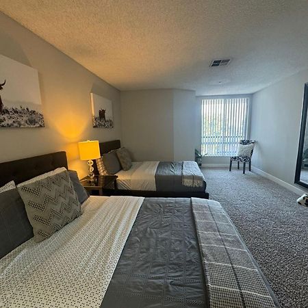 Incredible Two Bedroom Hollywood Apartments Free Parking Los Angeles Exterior foto