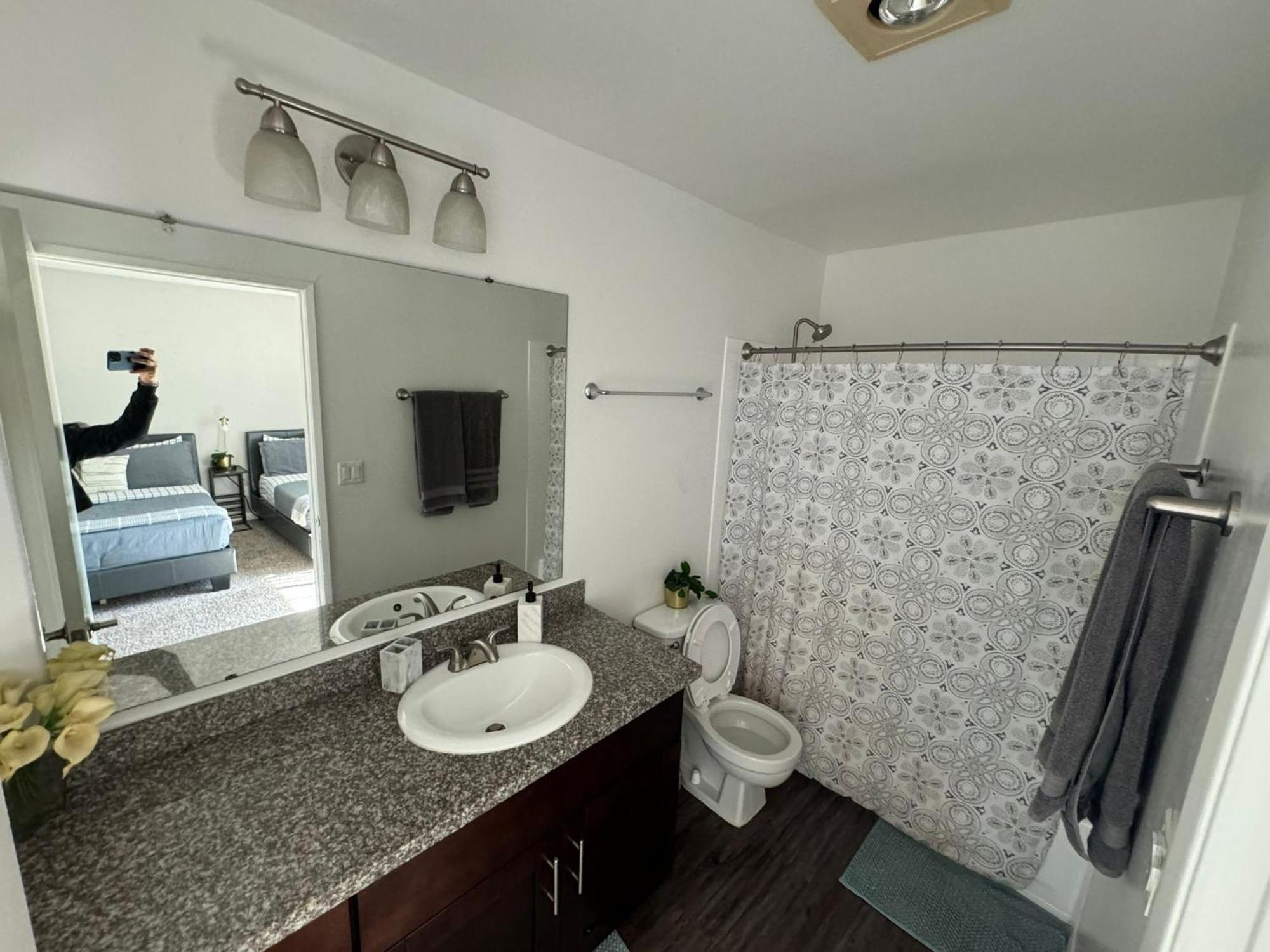 Incredible Two Bedroom Hollywood Apartments Free Parking Los Angeles Exterior foto