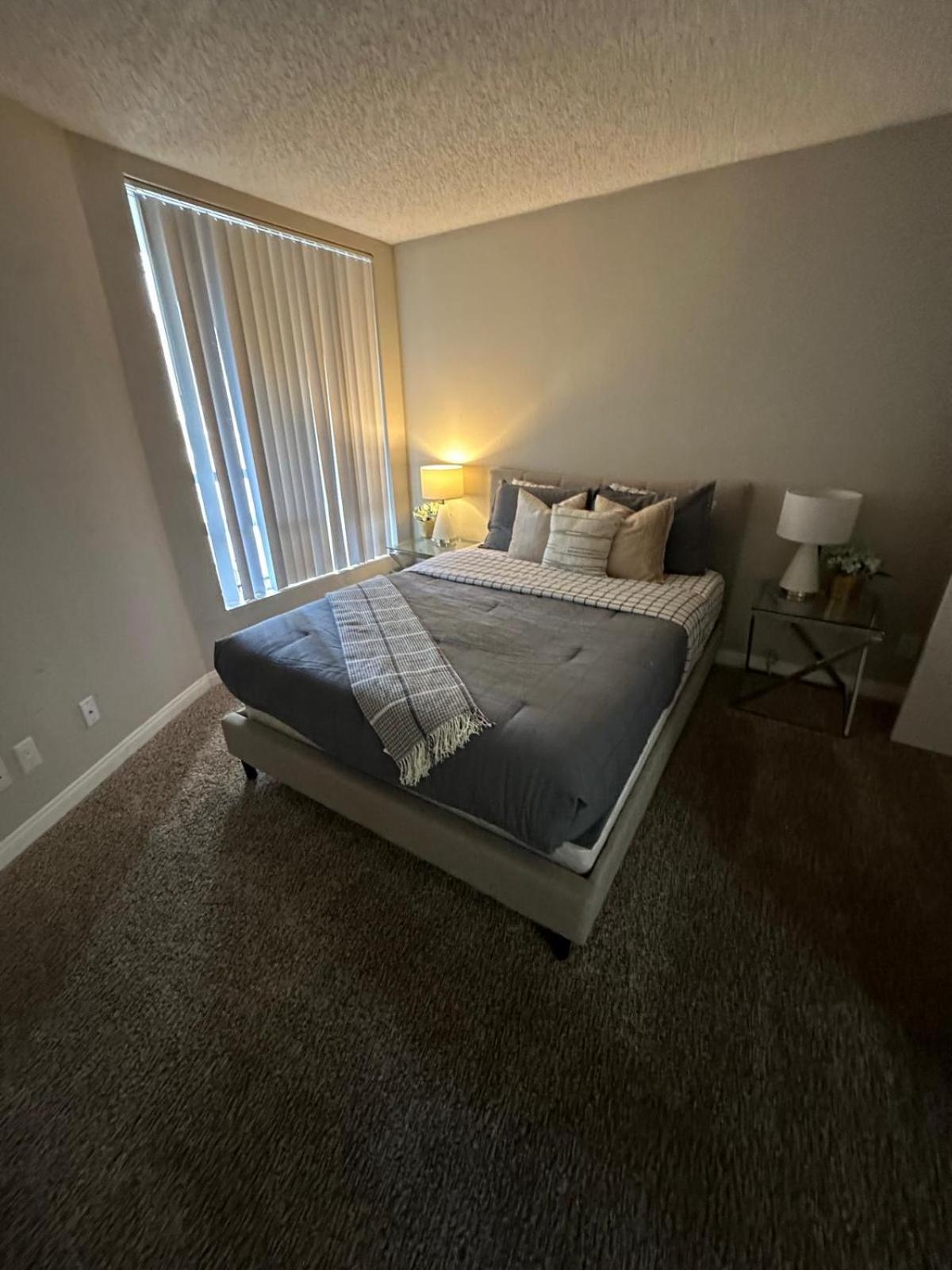 Incredible Two Bedroom Hollywood Apartments Free Parking Los Angeles Exterior foto