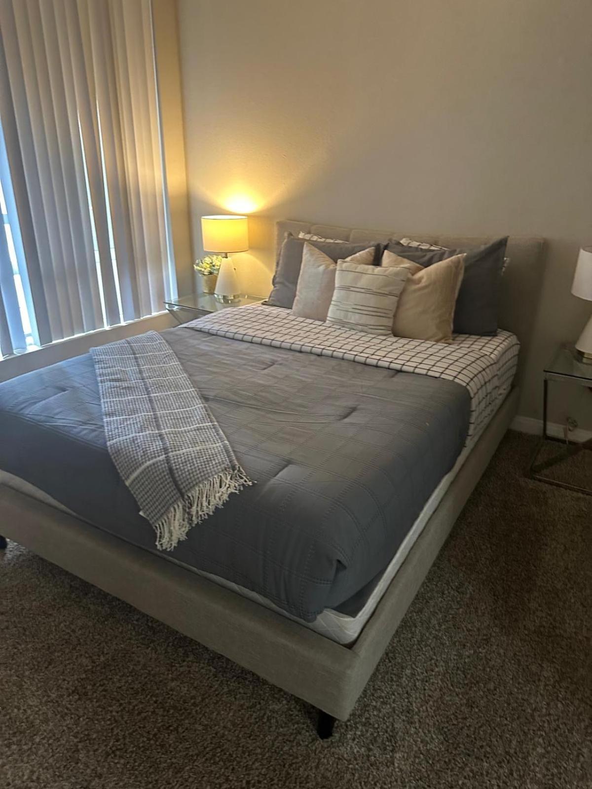 Incredible Two Bedroom Hollywood Apartments Free Parking Los Angeles Exterior foto