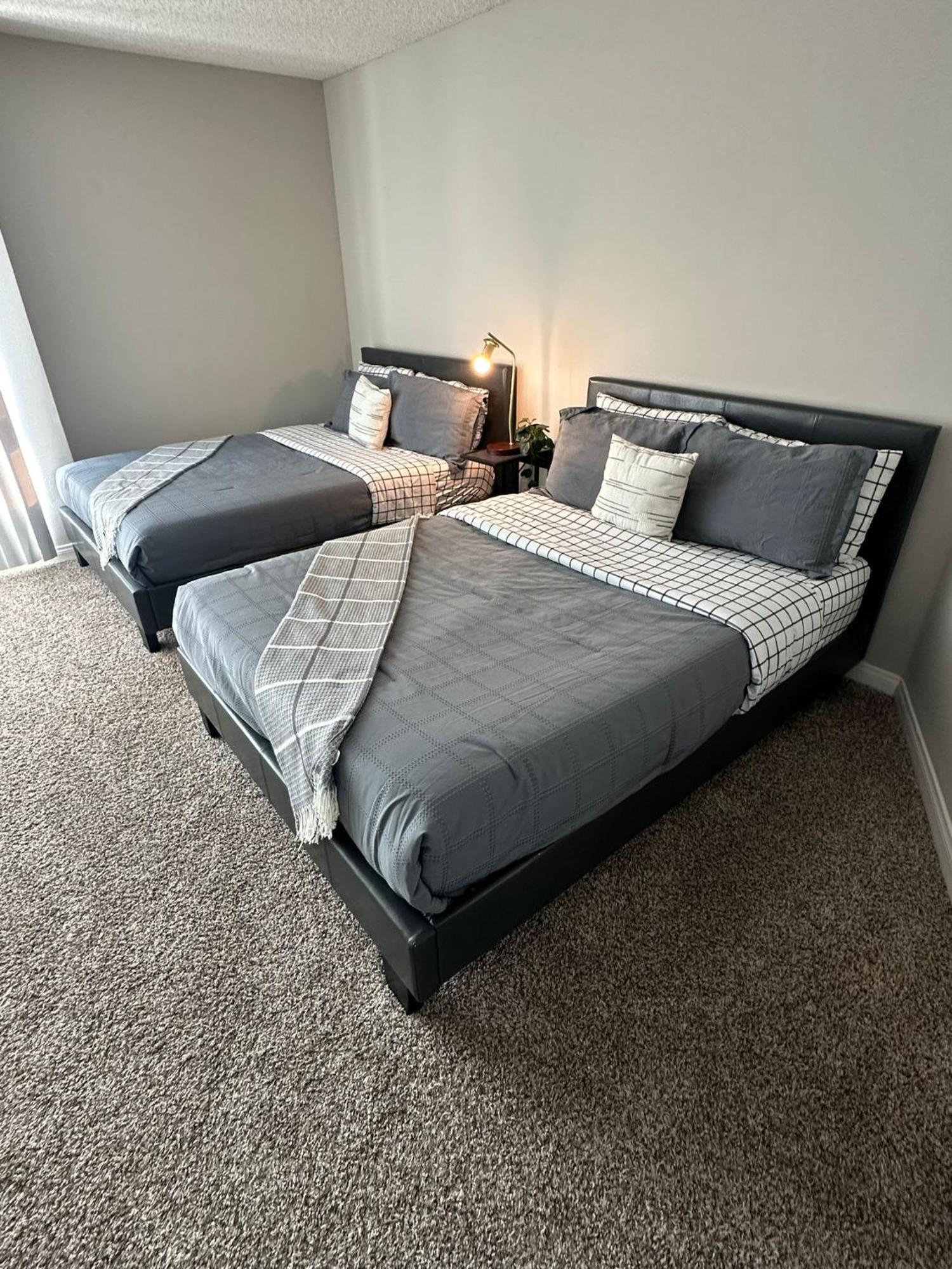 Incredible Two Bedroom Hollywood Apartments Free Parking Los Angeles Exterior foto