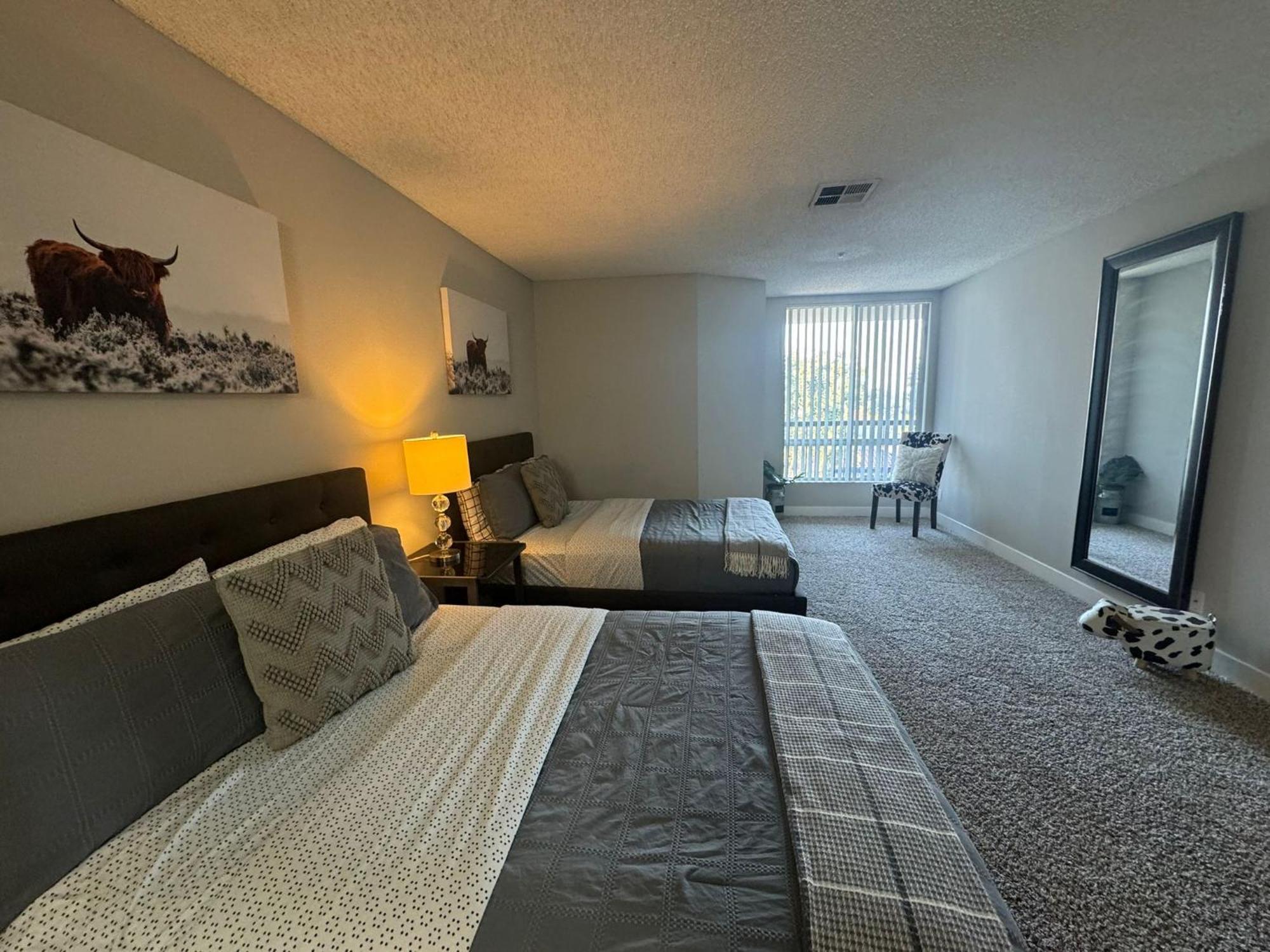 Incredible Two Bedroom Hollywood Apartments Free Parking Los Angeles Exterior foto