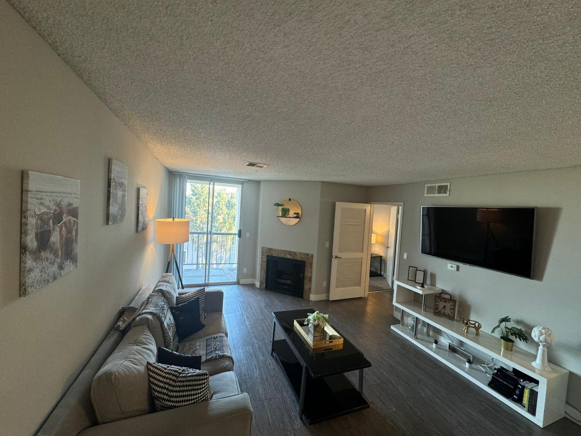 Incredible Two Bedroom Hollywood Apartments Free Parking Los Angeles Exterior foto