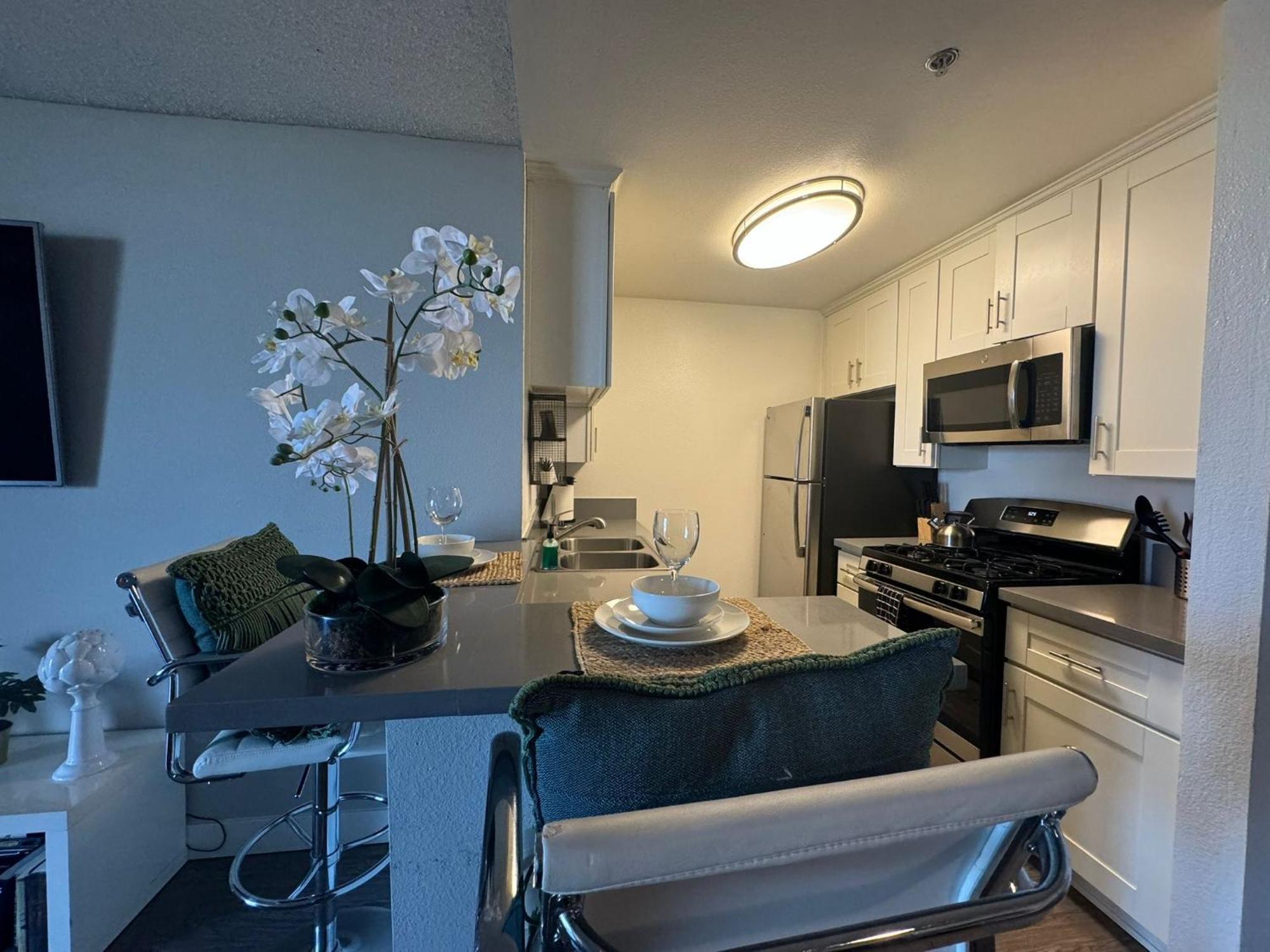 Incredible Two Bedroom Hollywood Apartments Free Parking Los Angeles Exterior foto