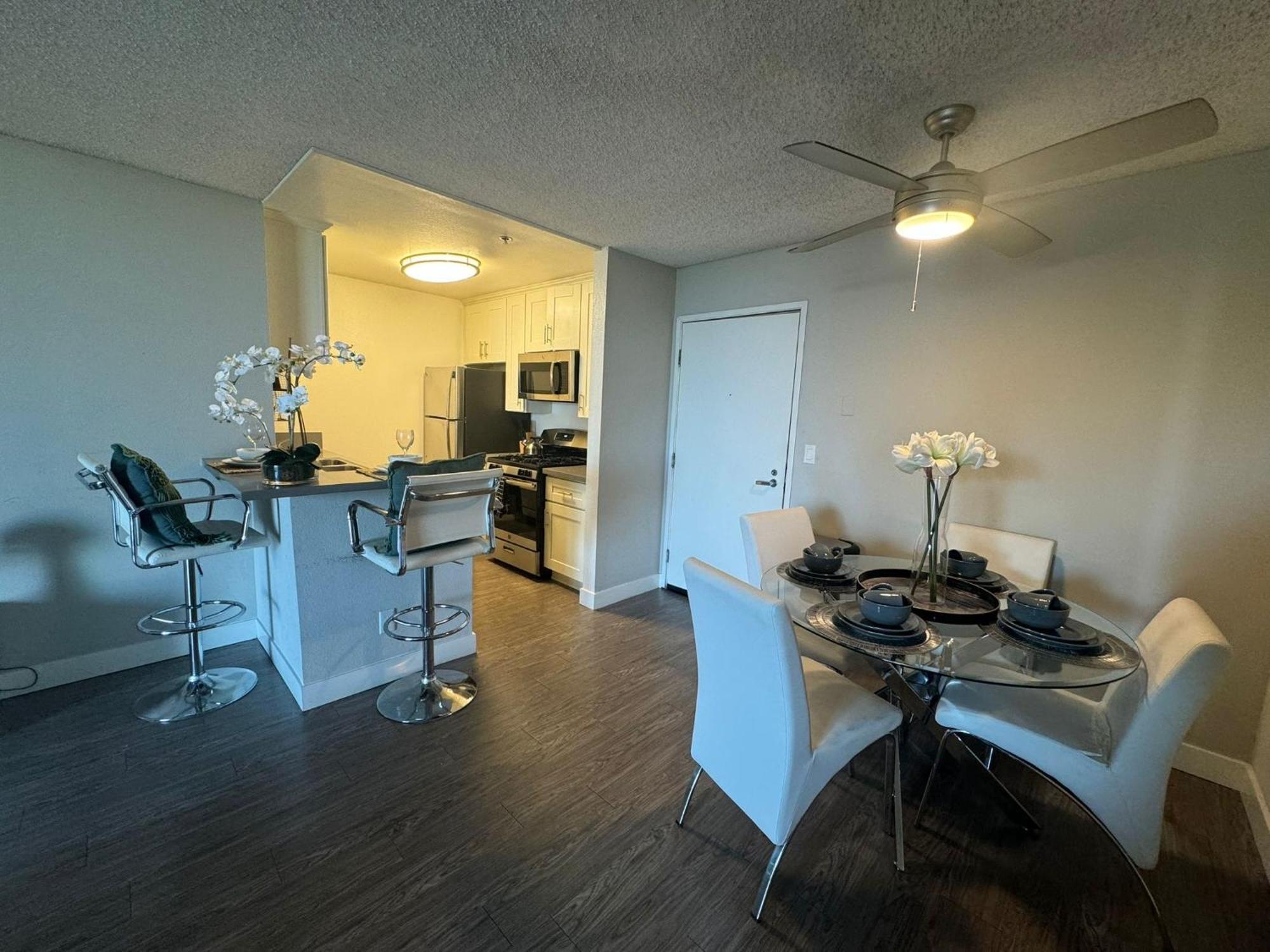 Incredible Two Bedroom Hollywood Apartments Free Parking Los Angeles Exterior foto