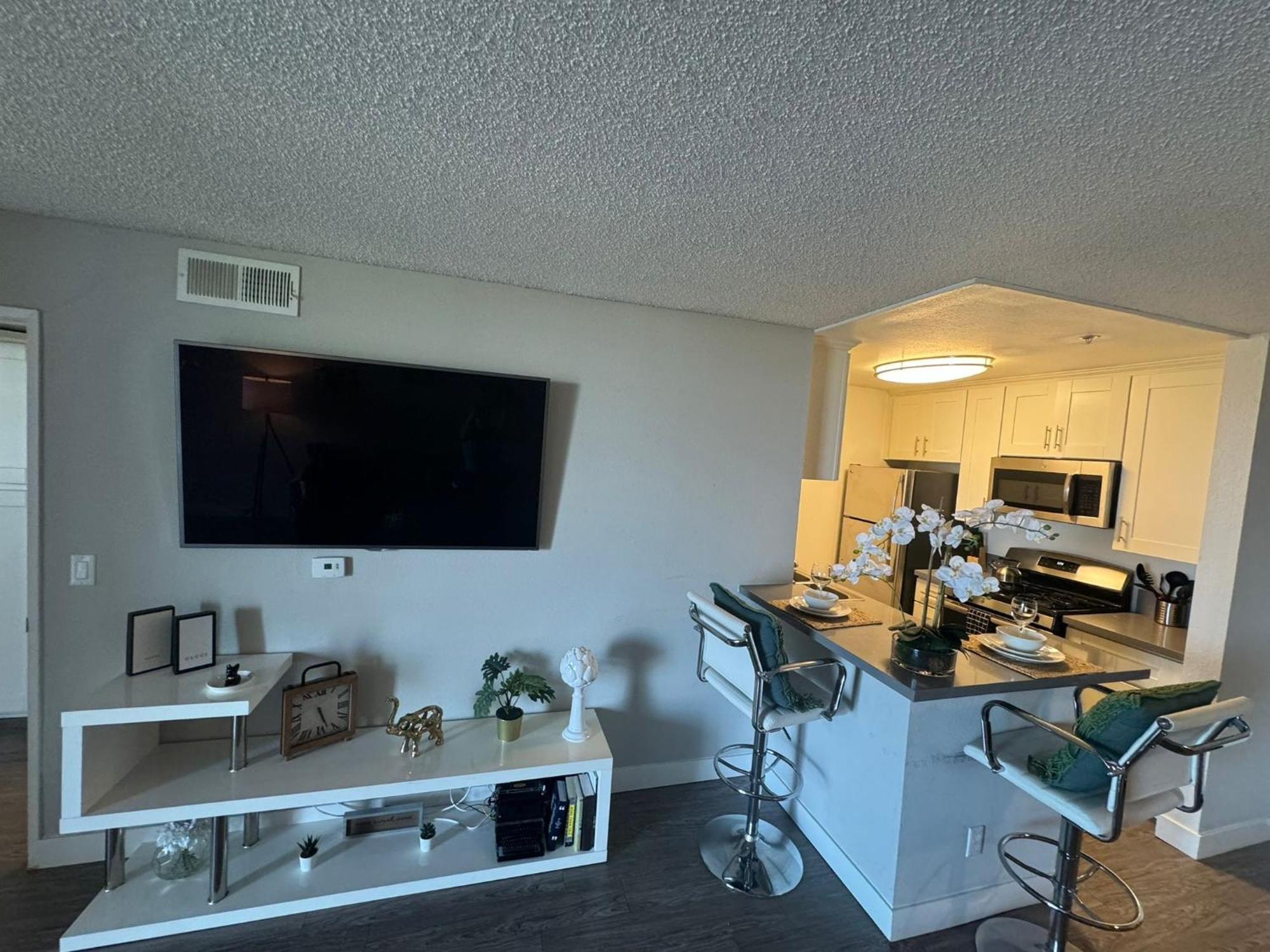 Incredible Two Bedroom Hollywood Apartments Free Parking Los Angeles Exterior foto