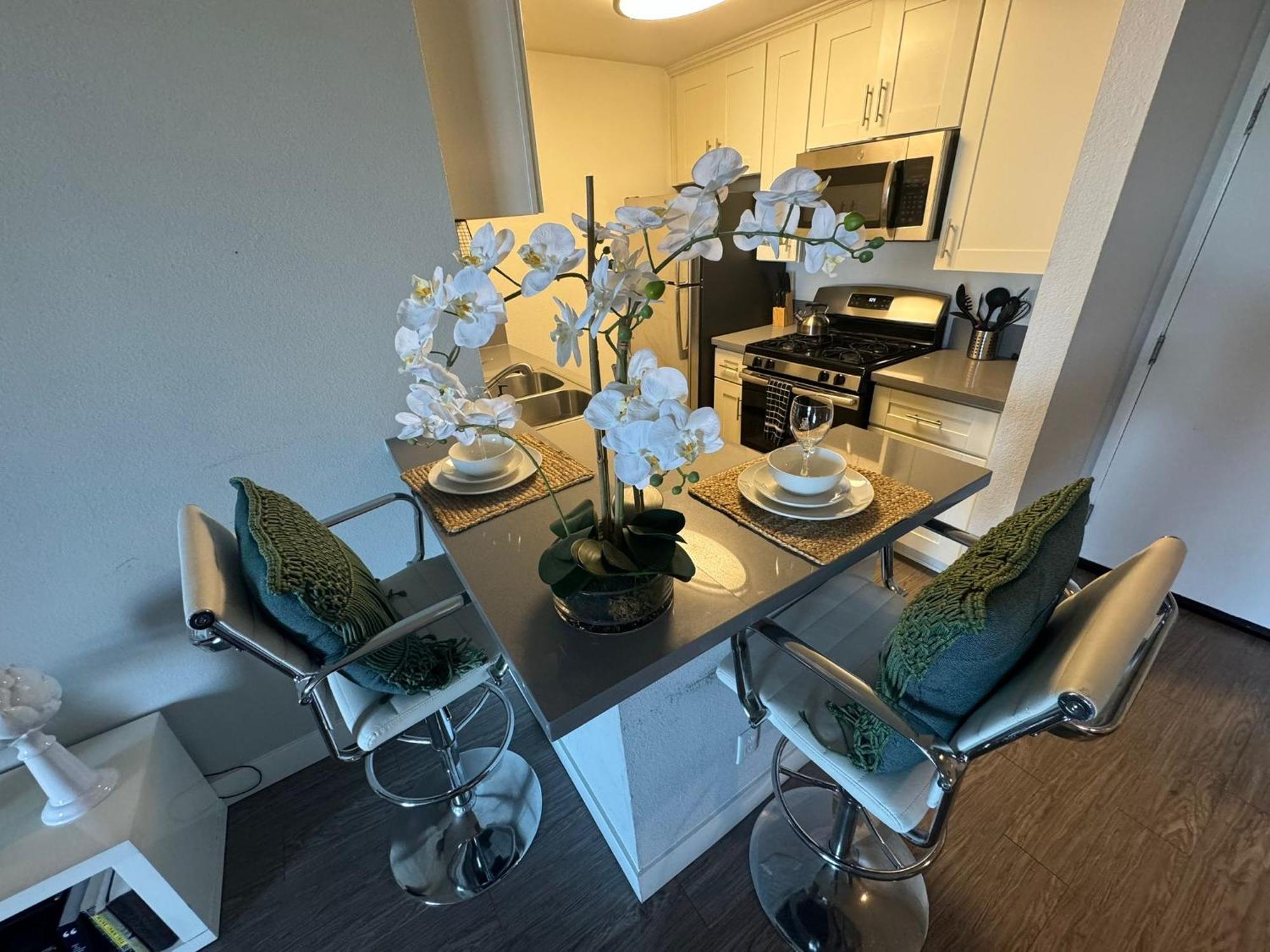Incredible Two Bedroom Hollywood Apartments Free Parking Los Angeles Exterior foto