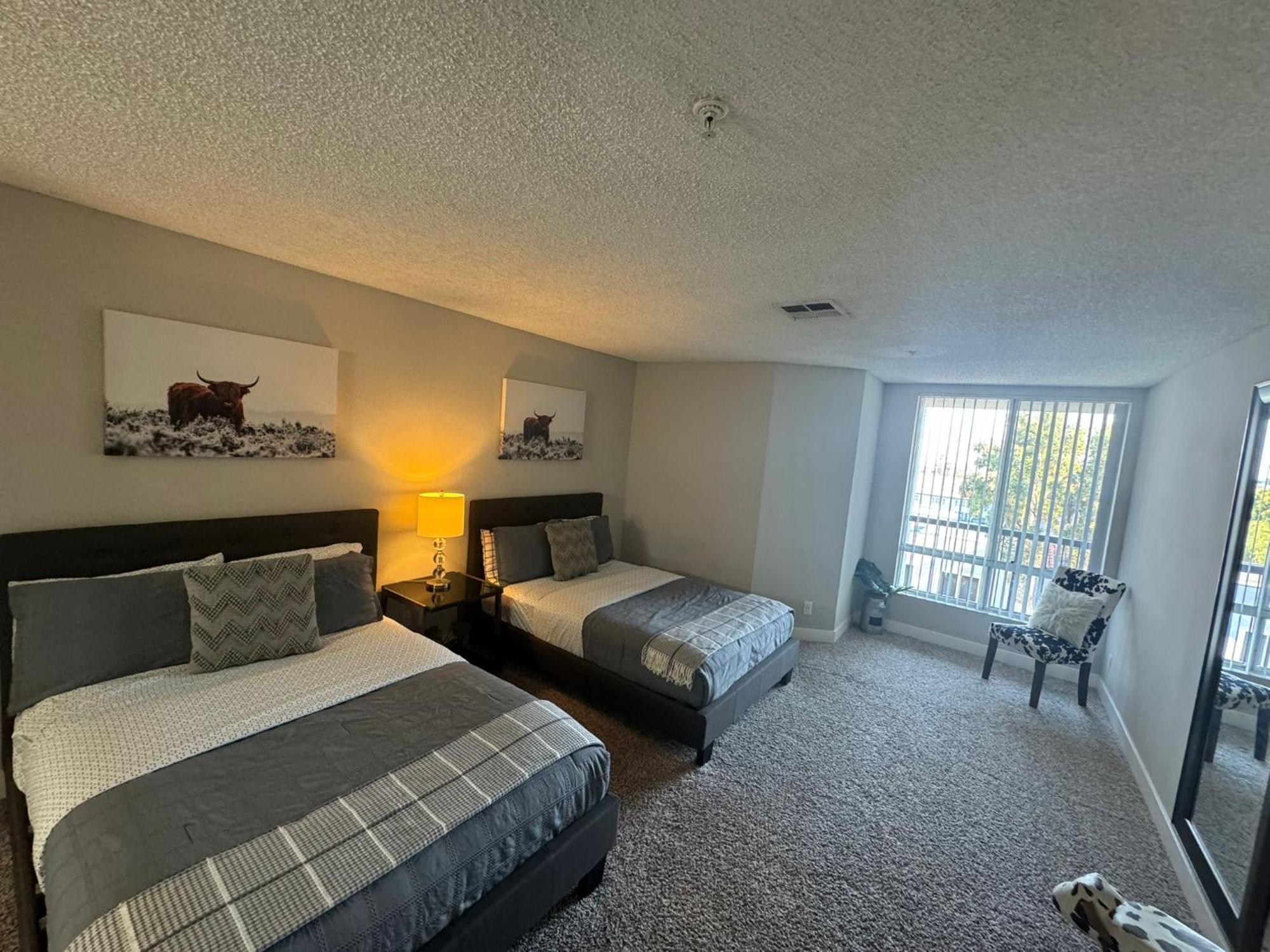 Incredible Two Bedroom Hollywood Apartments Free Parking Los Angeles Exterior foto