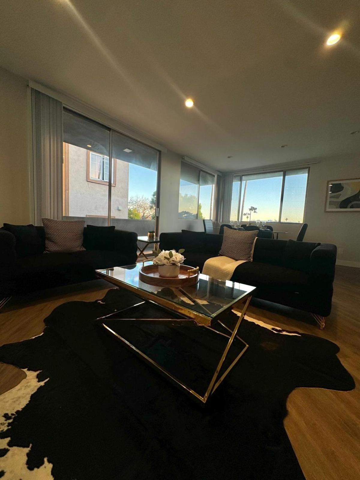 Incredible Two Bedroom Hollywood Apartments Free Parking Los Angeles Exterior foto