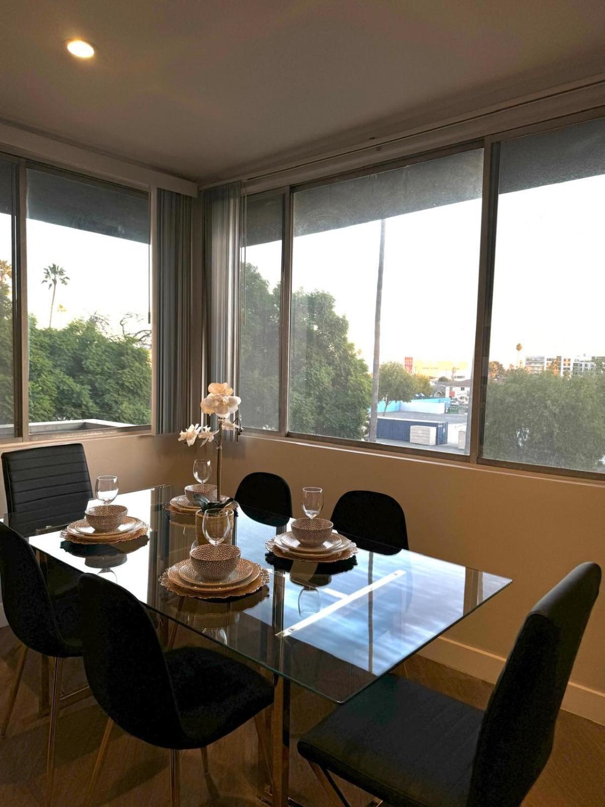 Incredible Two Bedroom Hollywood Apartments Free Parking Los Angeles Exterior foto