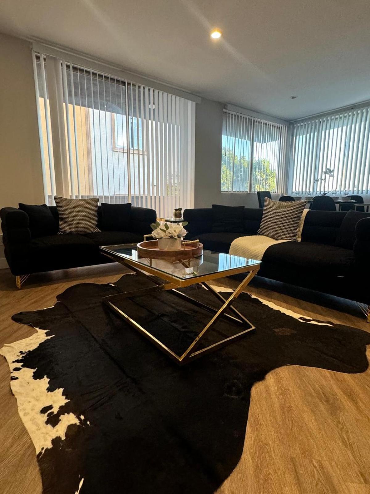 Incredible Two Bedroom Hollywood Apartments Free Parking Los Angeles Exterior foto