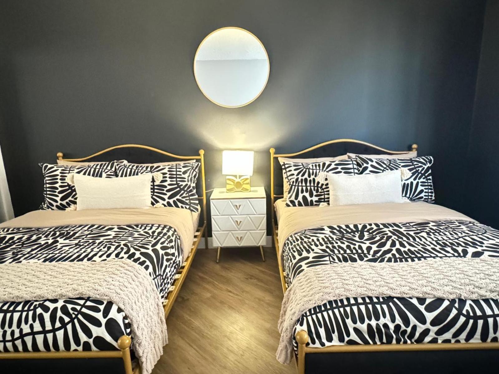 Incredible Two Bedroom Hollywood Apartments Free Parking Los Angeles Exterior foto