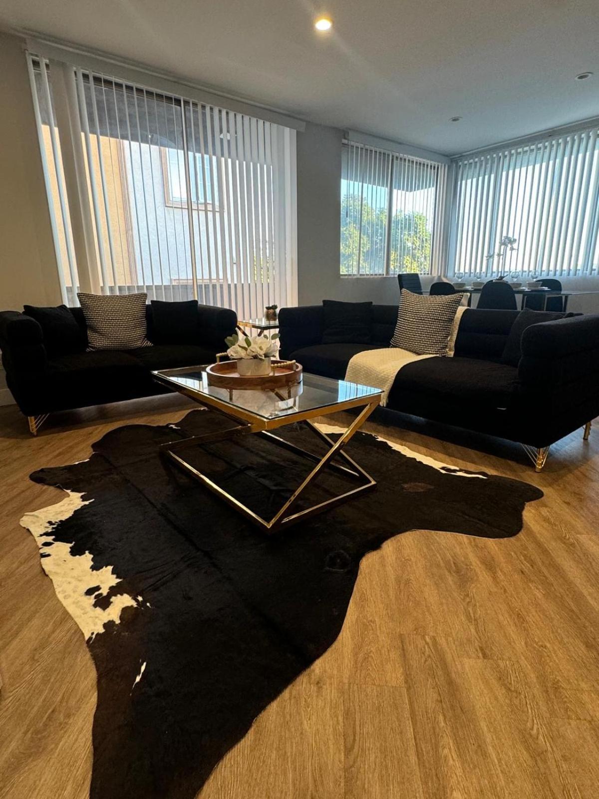 Incredible Two Bedroom Hollywood Apartments Free Parking Los Angeles Exterior foto
